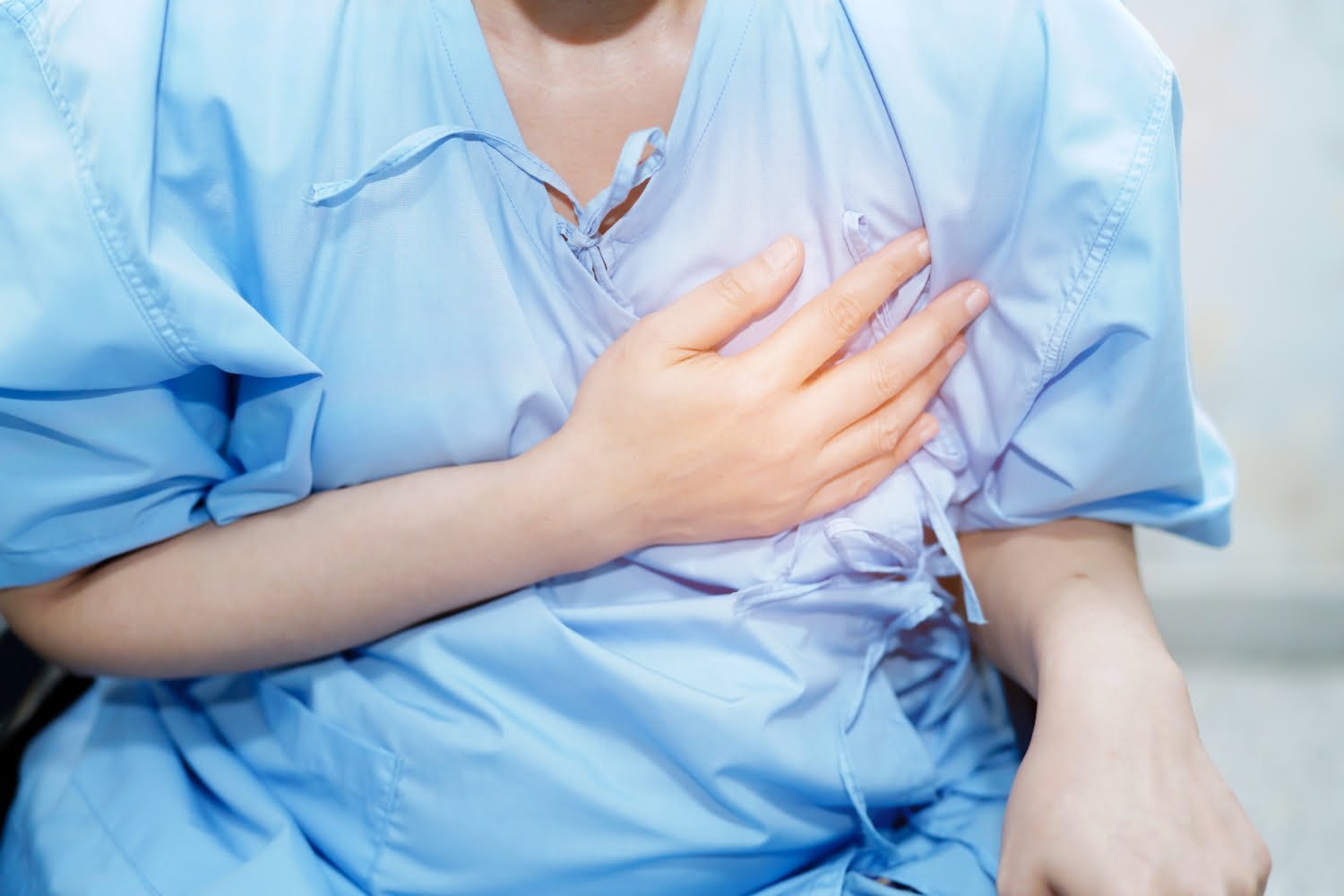 Oto osiem mało znanych objawów, które zapowiadają zawał serca u kobiet