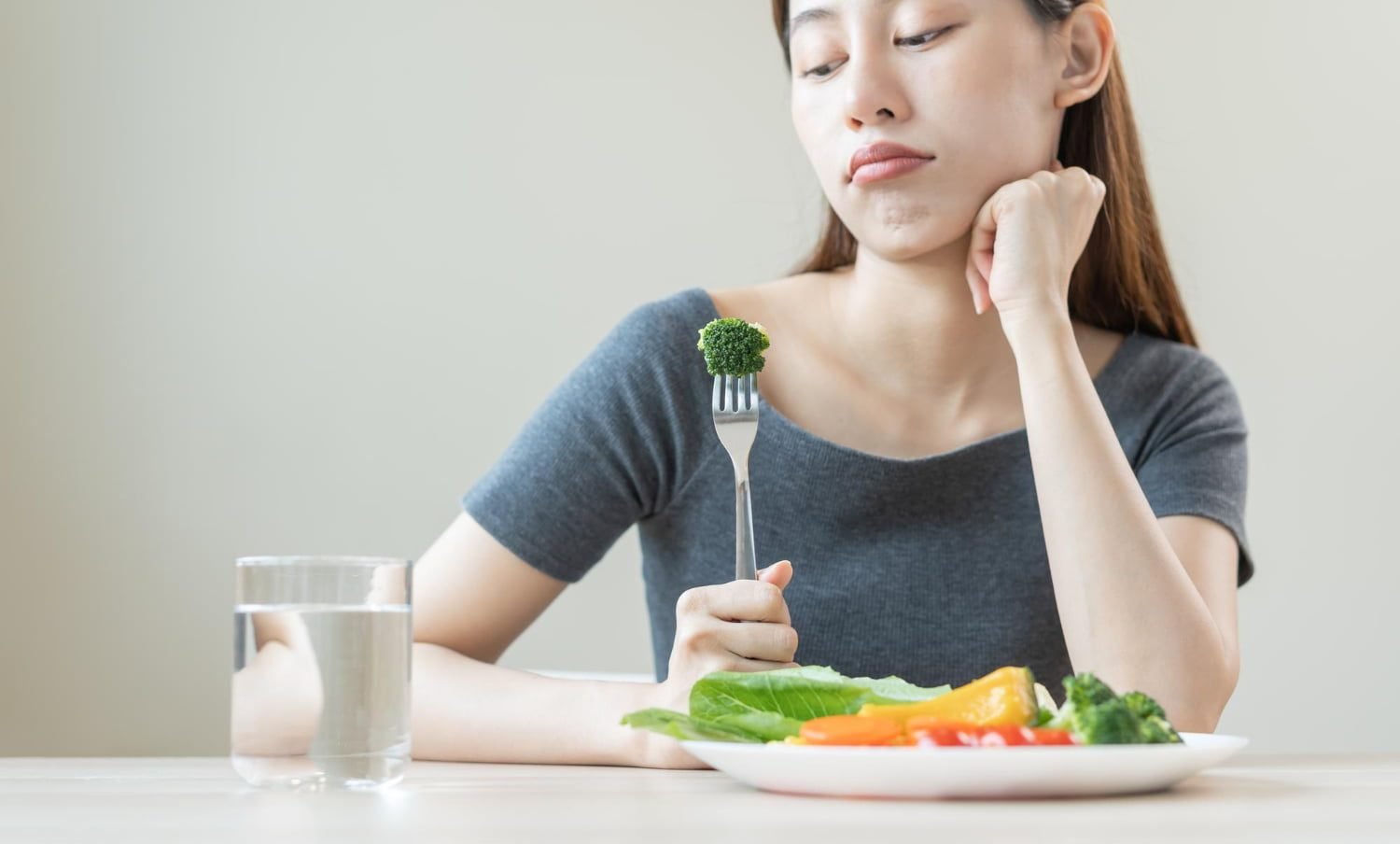 8 causes qui provoquent un goût métallique dans la bouche