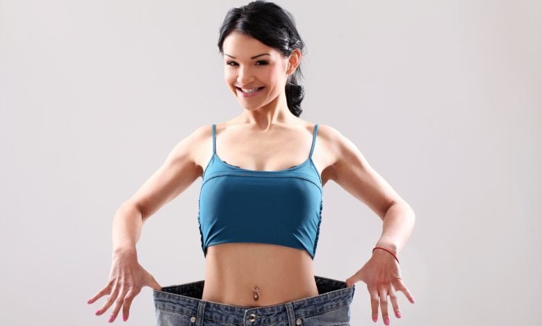Femme dans un poantalon trop grand