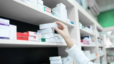 ëtagere avec des medicaments
