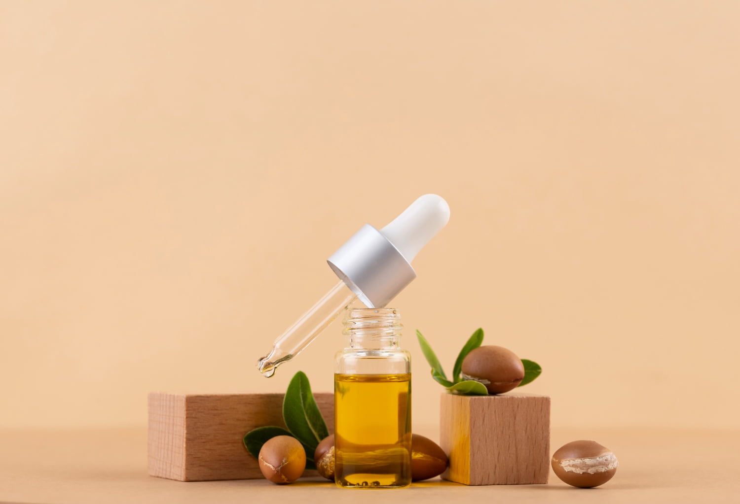 Hoe jojoba-olie te gebruiken in huidverzorging
