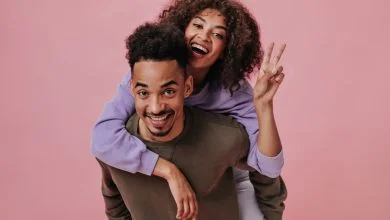 Couple jeune heureux