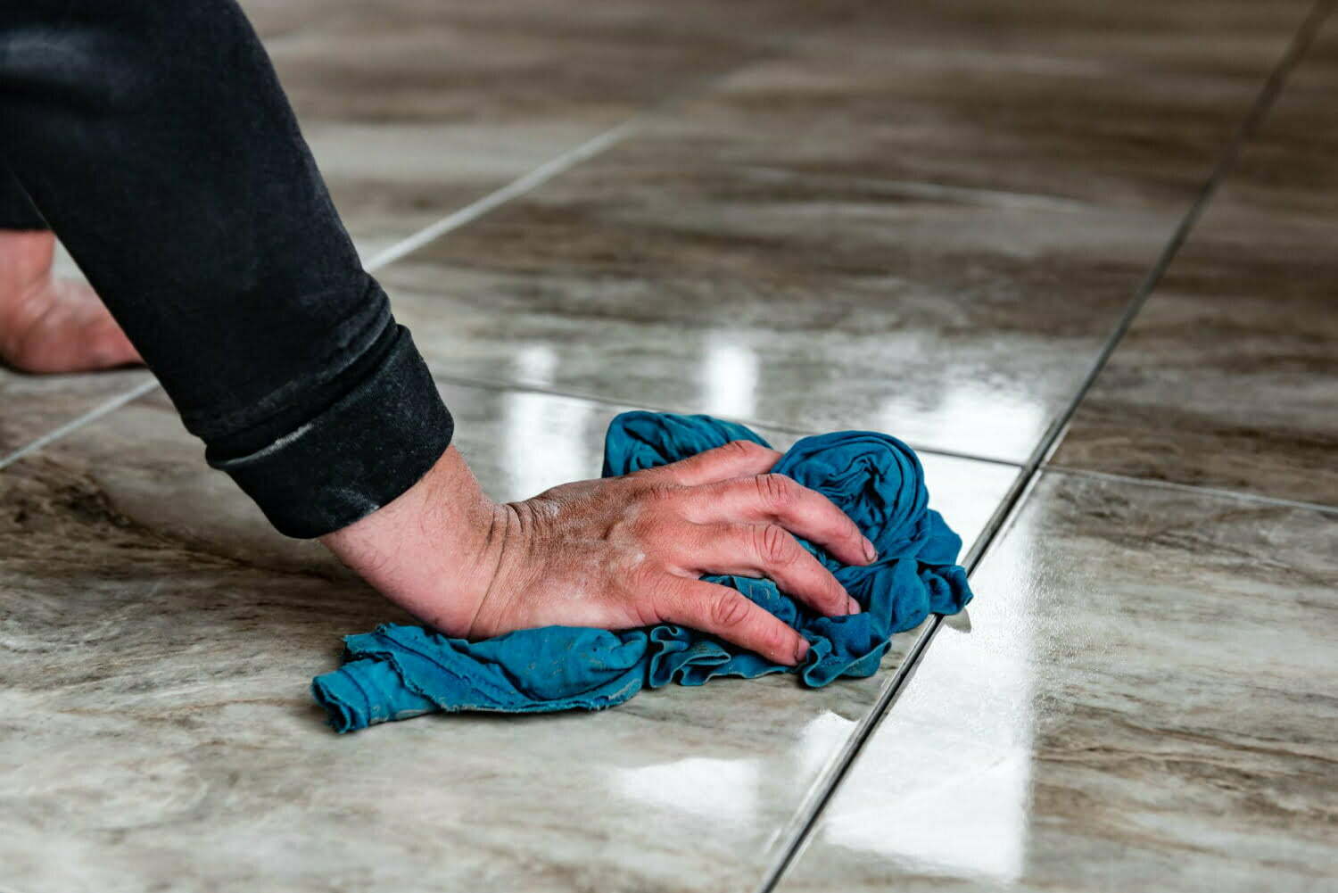 Techniques for maintaining and cleaning tiled floors. Archyde