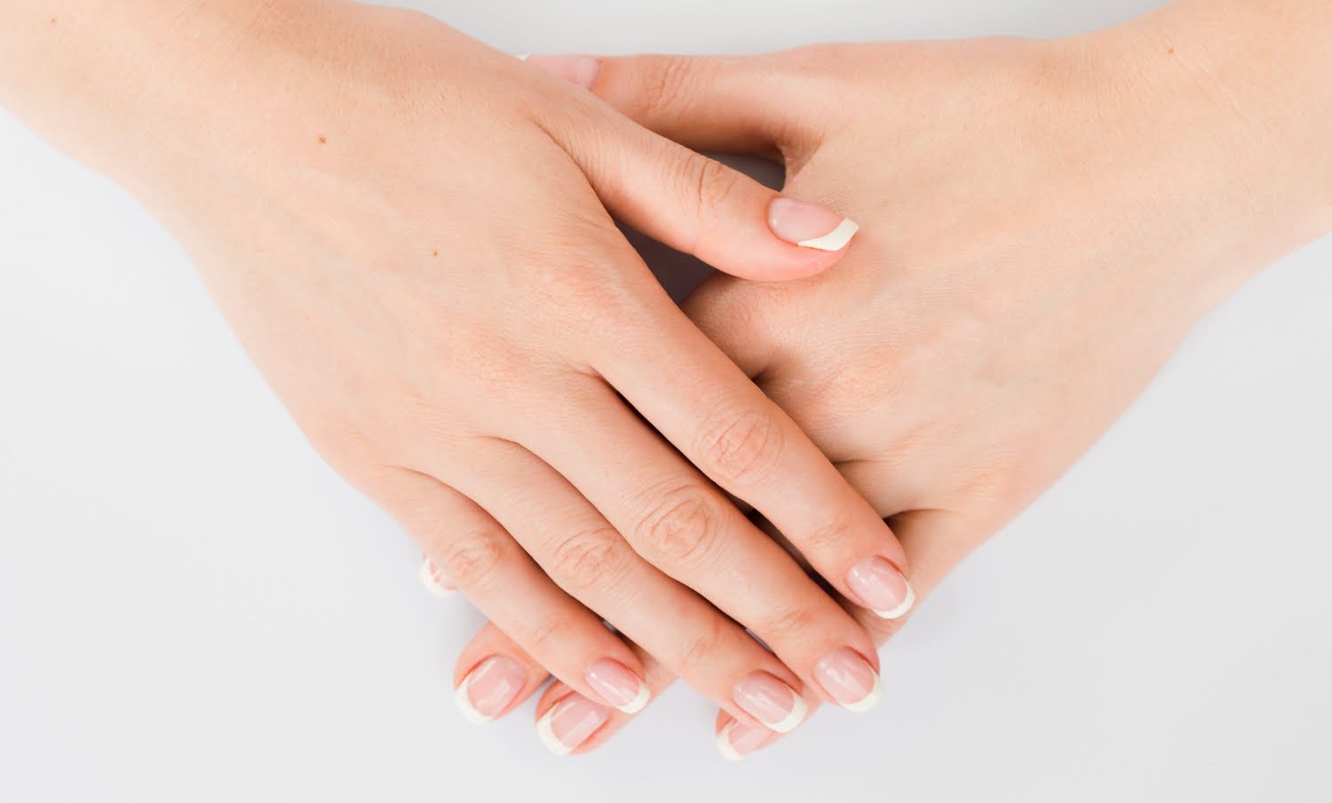 Comment bien se nettoyer sous les ongles