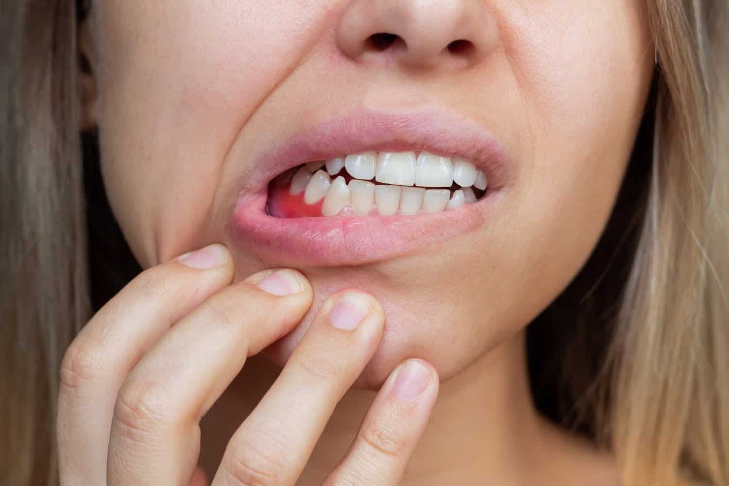 Mal aux dents et aux oreilles en même temps: 8 causes possibles