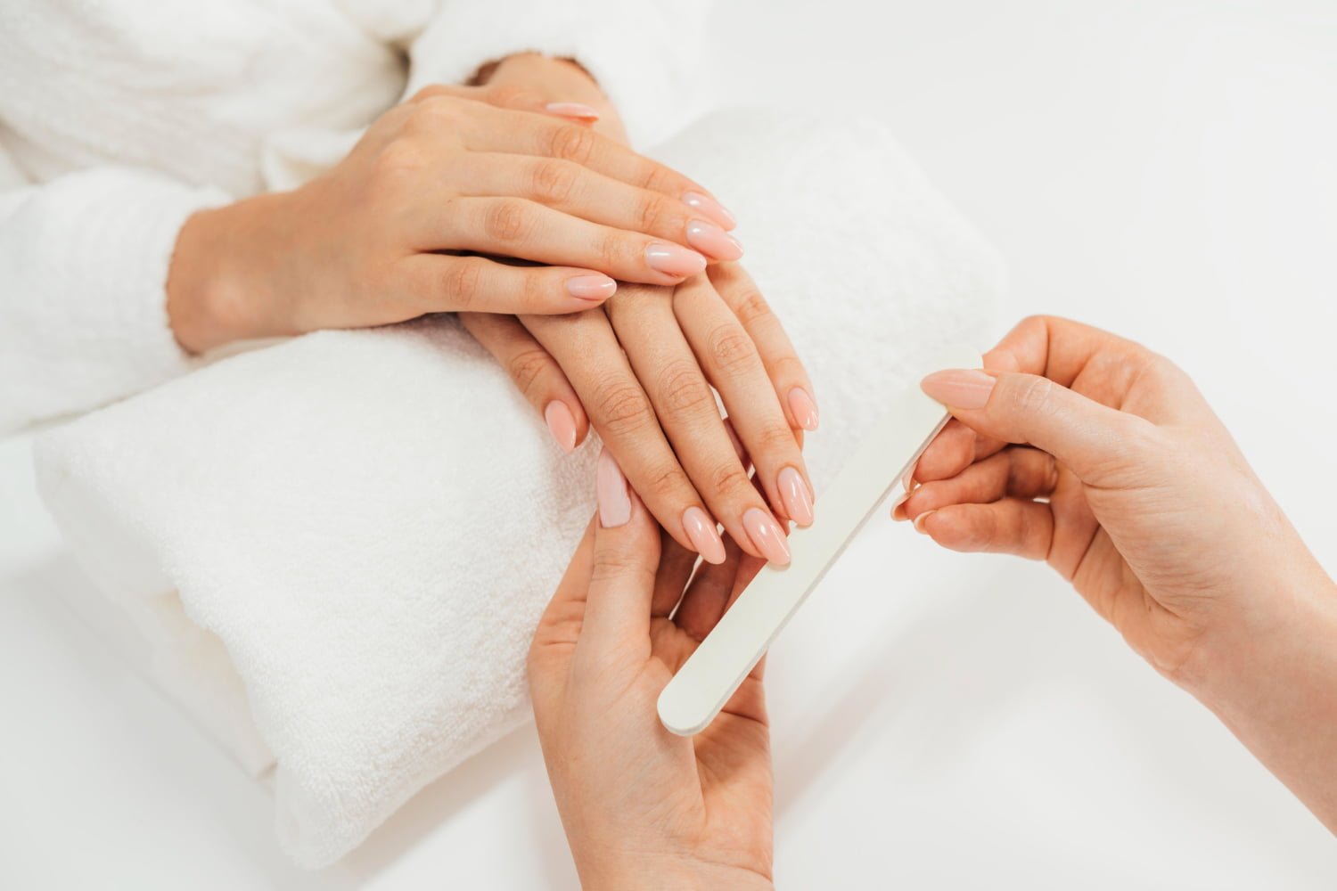 Astuces pour nettoyer vos ongles pour une hygiène optimale