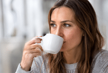 Boire du café régulièrement lié à une risque de cancer du sein suggère cette étude