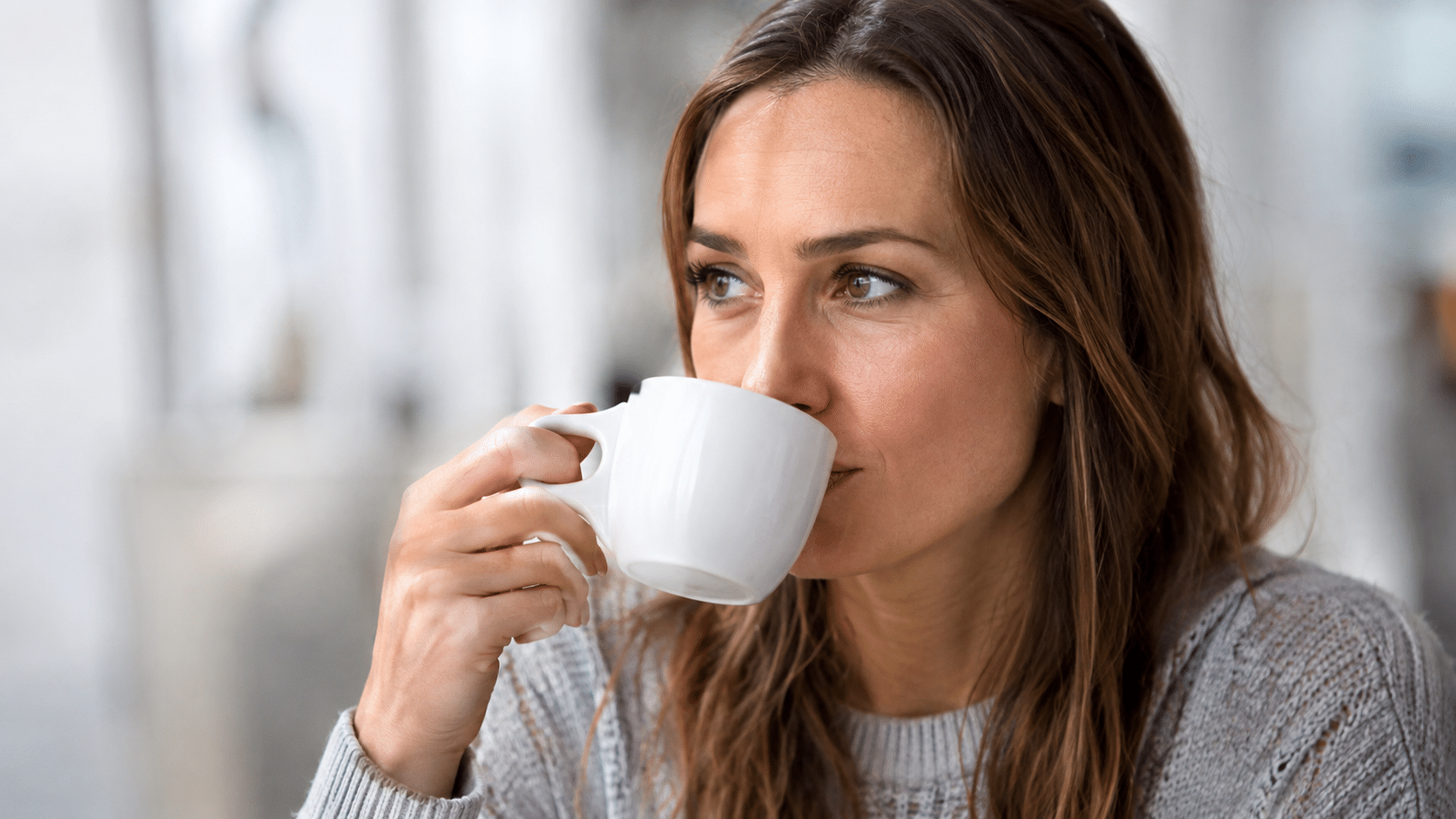 Boire du café régulièrement lié à une risque de cancer du sein suggère cette étude